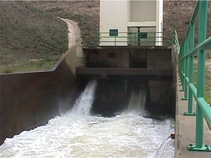 Descarga de fundo na Barragem de Meimoa
